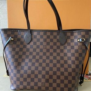 Sold- Louis Vuitton Neverfull MM
